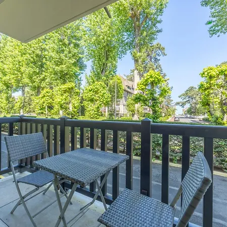 Des Ouvres - Welkeys Apartman Deauville